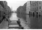 Stadtamhof im Juli 1954. Damals lag der Pegel der Donau an der Eisernen Brücke bei 645 cm. 
