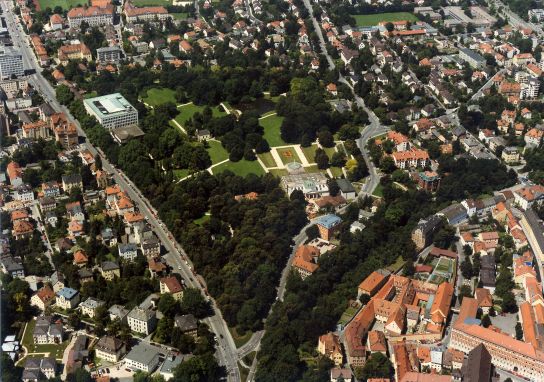 Fotografie: Ältere Luftaufnahme des Stadtparks