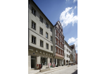 248956  verkehrsberuhigte Straße in Altstadt mit Aufenthaltsqualität durch fest installierte Sitzbänke aus Stein