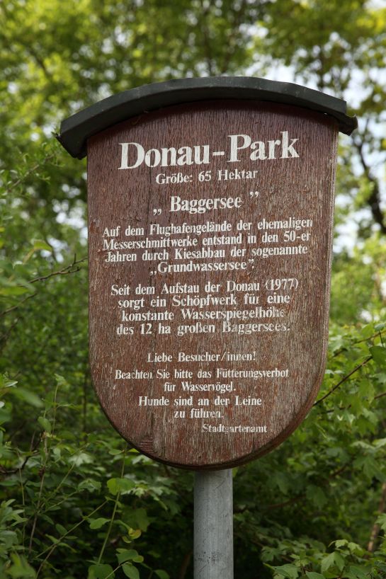 Fotografie: Schild mit Kurzbeschreibung des Donauparks