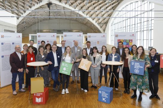 Fotografie: Gruppenbild der Teilnehmerinnen und Teilnehmer der ersten SDG-Partnerschaftskonferenz in Regensburg