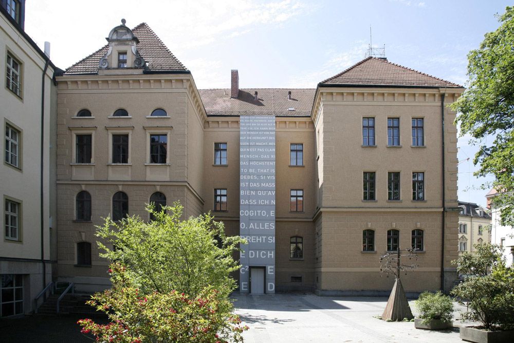 Albrecht-Altdorfer-Gymnasium - Außenansicht