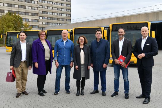 Fotografie: Das Stadtwerk.Mobilität spendet zehn Gelenkbusse für Odessa. 