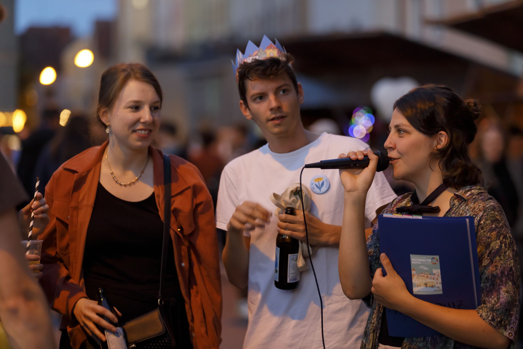 Fotografie: Junge Menschen beim Singen