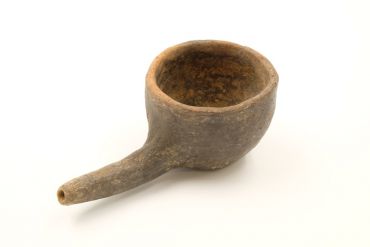 Sauggefäß aus Dietfurt, um 500 v. Chr. (C) Museen der Stadt Regensburg, Alexander Frisch Depotobjekt des Monats: Ein prähistorisches Babyfläschchen