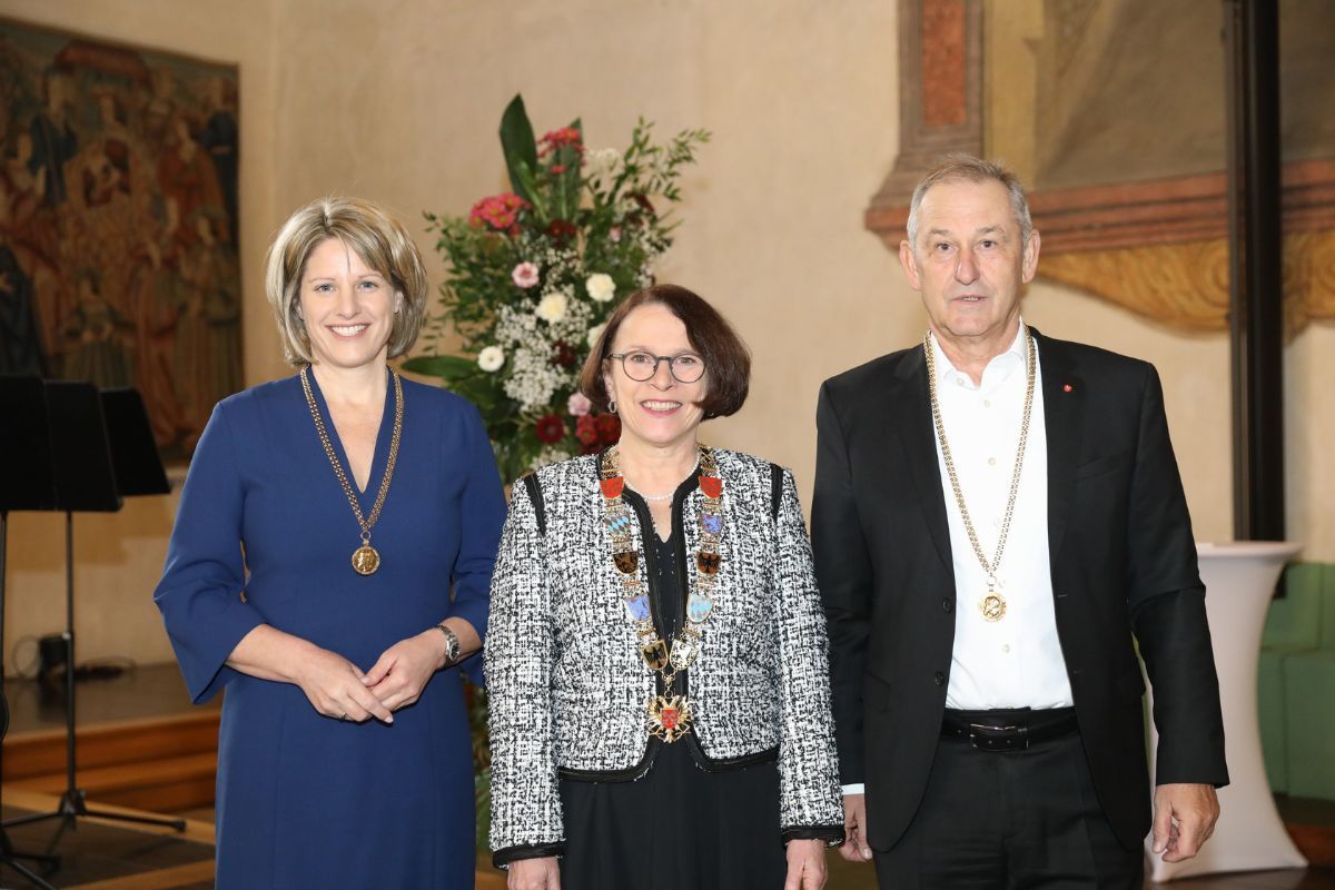 Fotografie - Neujahrsempfang 2024 - Bürgermeisterin Dr. Astrid Freudenstein, Oberbürgermeisterin Gertrud Maltz-Schwarzfischer und Bürgermeister Ludwig Artinger (v.l.n.r)