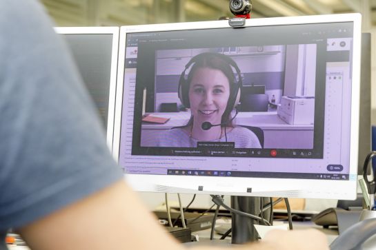 Fotografie: Angelina Meier beim Video-Chat