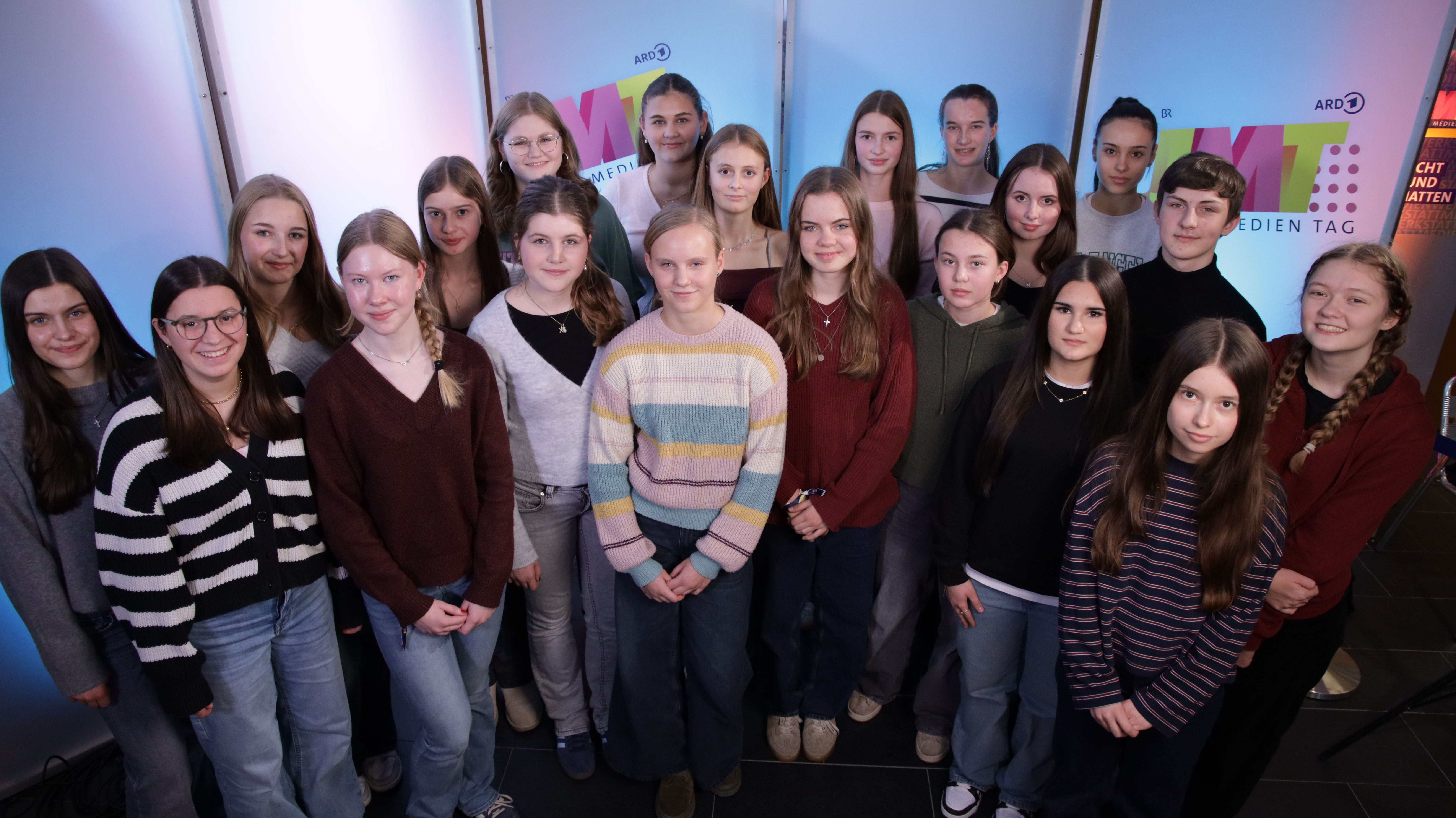 Das Bild zeigt ein Klassenfoto der 9b. Copyright BR