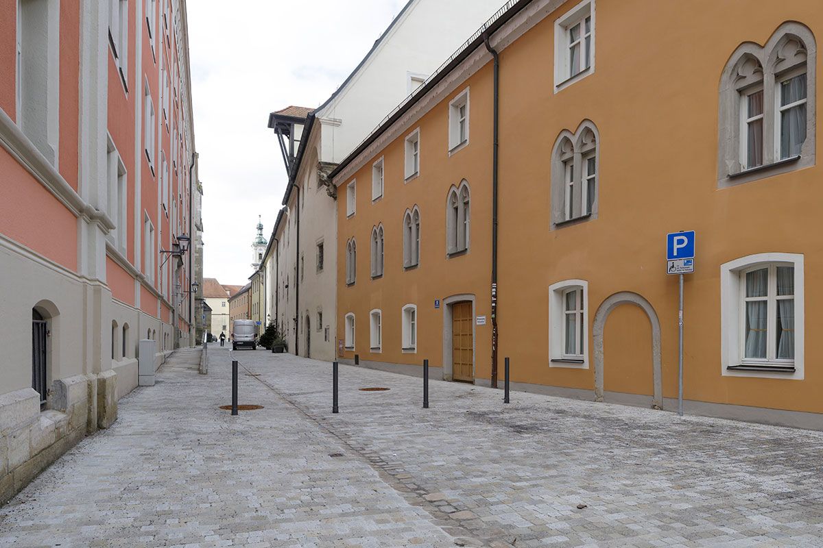 Neugestaltung Trothengasse-Bertoldstraße - Foto - Als Pflasterbelag in der Bertholdstraße wurde ein ebenflächiger, fußgängerfreundlicher Belag gewählt.