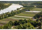 Fotografie - Blick auf Gemüseanbauflächen und Donau