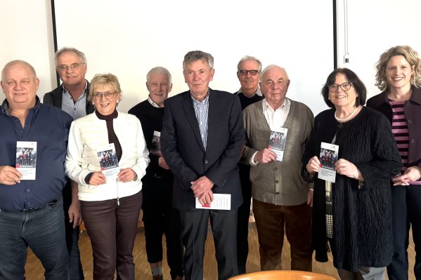 Fotografie: (v. l. n. r.) Mitglieder des Seniorenbeirats Heinz Schaffner, Bruno Lehmeier, Dagmar Büchl, Dr. Rainer Welz, Klaus Steiner, Vorsitzender des Seniorenbeirats, Ulrich Böken, Dr. Johann Berger, Brigitte Schlee, Bürgermeisterin Astrid Freudenstein 