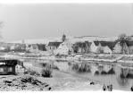 Fotografie - schwarz-weiß-Aufnahme mit Blick über den Regen Richtung Obere Regenstraße im Winter 1958 (C) Bilddokumentation Stadt Regensburg