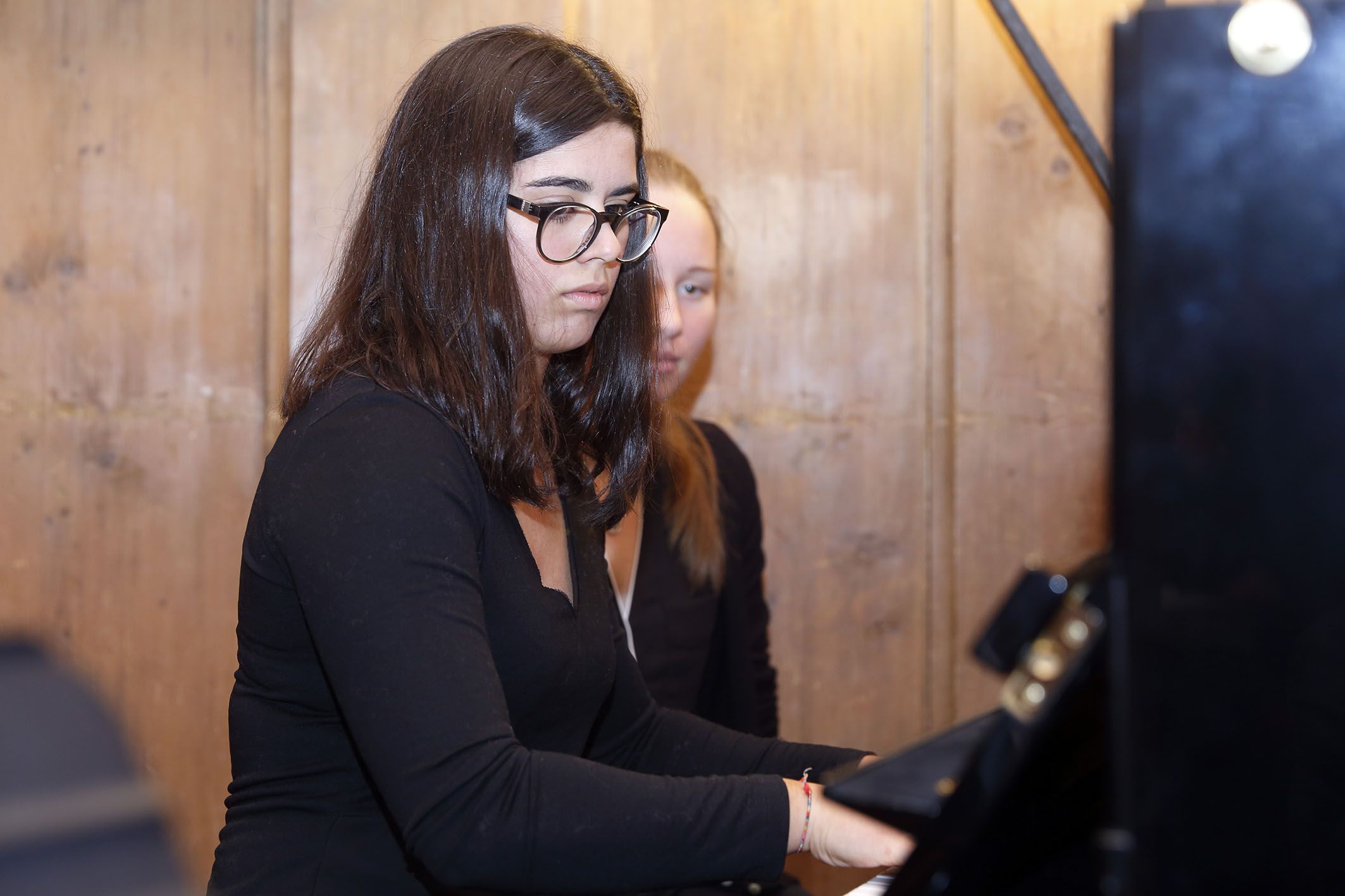 Tag der offenen Tür, Francisca Ribeiro spielt Klavier