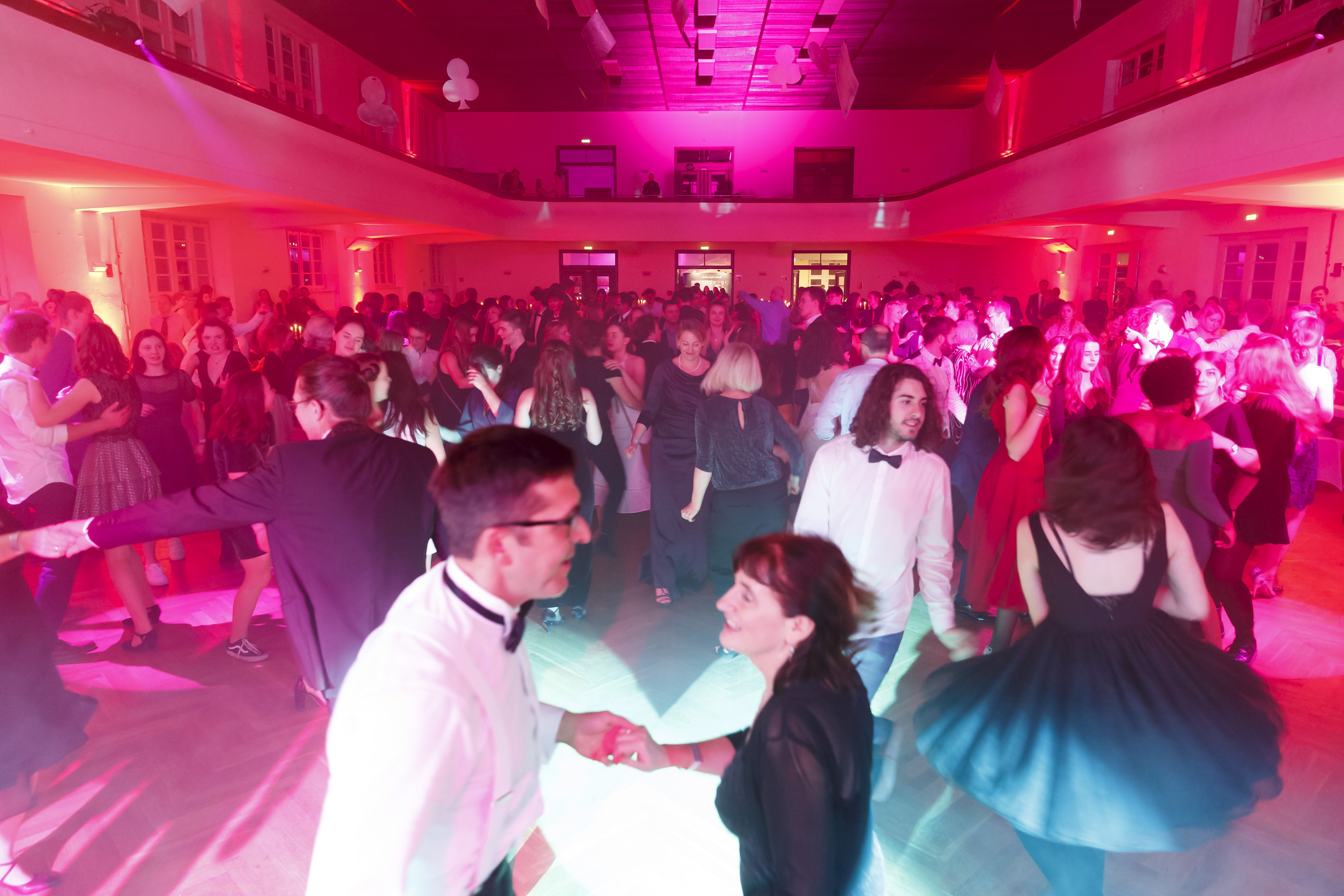 Tanzball Casino Royale Auswahl 45