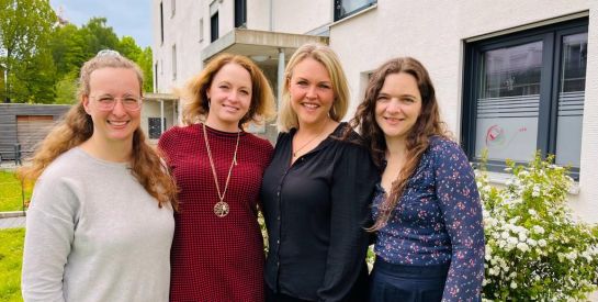 Fotografie: Das Team des Stadtteilprojekt Süd, von links nach rechts: Kerstin Behammer-Hartl, Inga Ehrenberg, Silvia Küffner und Eva Döllinger (C) Judith Meyer