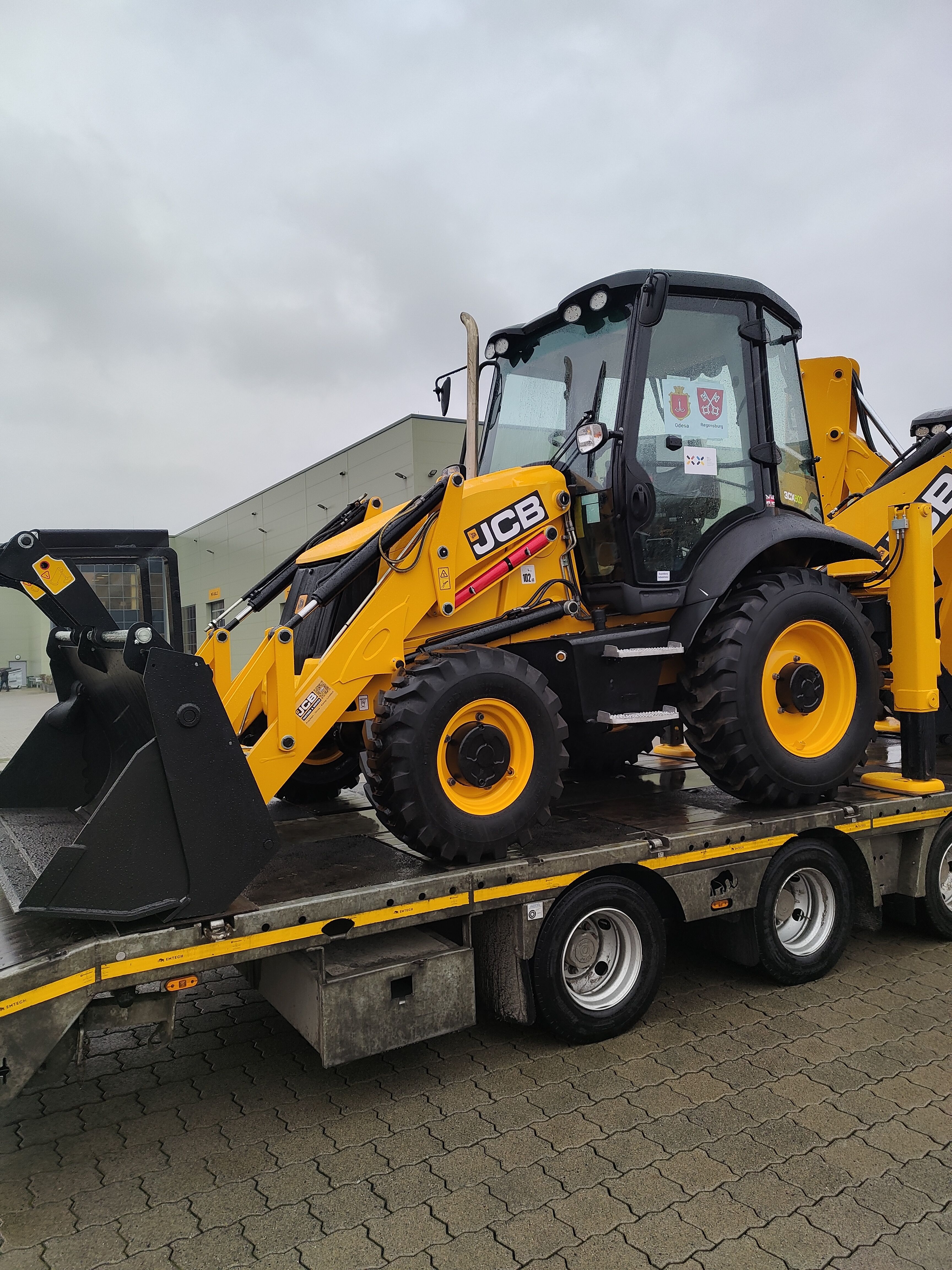 Fotografie – Regensburg unterstützt Odessa mit einem neuen Baggerlader