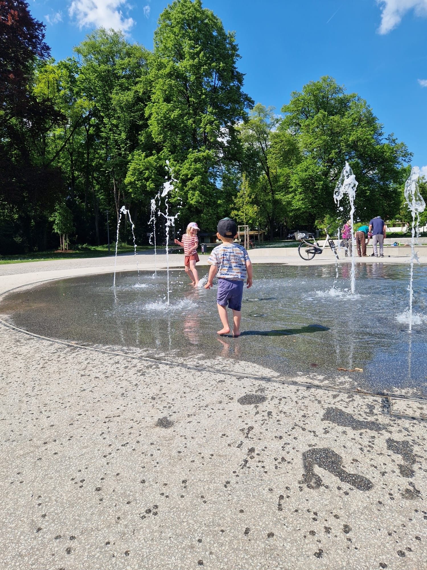 Auch die Regensburger Brunnen sorgen an den heißen Tag für Abkühlung. 