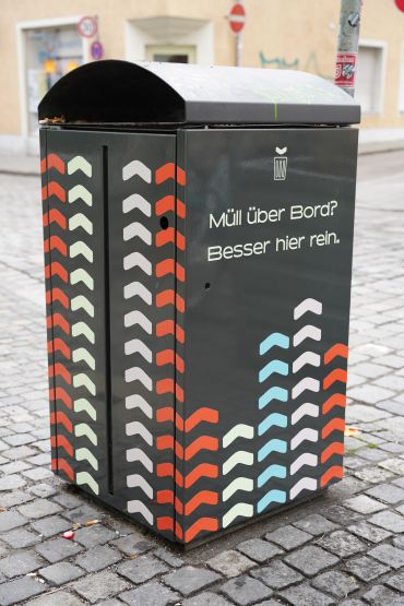 Auch an der Ecke zur Malergasse finden sich neue Hinweisschilder 