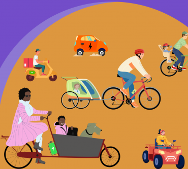 Das Bild zeigt verschiedene Fahrzeuge. Darunter sind zwei Fahrräder, Ein Lastenfahrrad, ein elektrischer Roller, ein elektrischen Quad und ein Elektroauto. Alle Fahrzeuge werden von Personen gefahren. Außerdem sind alle Fahrzeuge elektrisch oder ohne Antrieb.
Im Hintergrund sind nur die Farben Orange und Lila zu sehen. Das Bild ist eine Zeichnung im Comic-Stil.