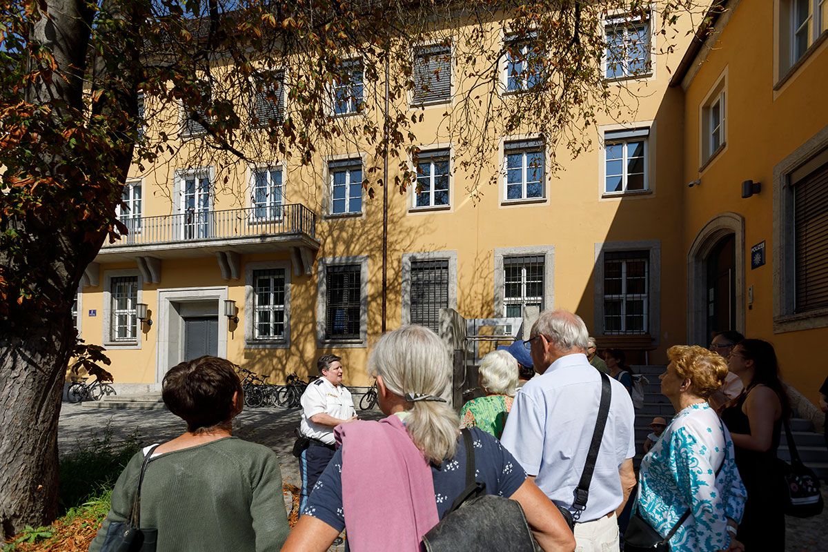Fotografie - Außenansicht Polizeiinspektion am Minoritenweg