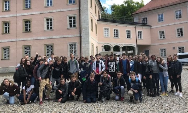 (C) I. Meierhofer Gruppenfoto; Gelebte Freundschaft mit Crécy-la-Chapelle