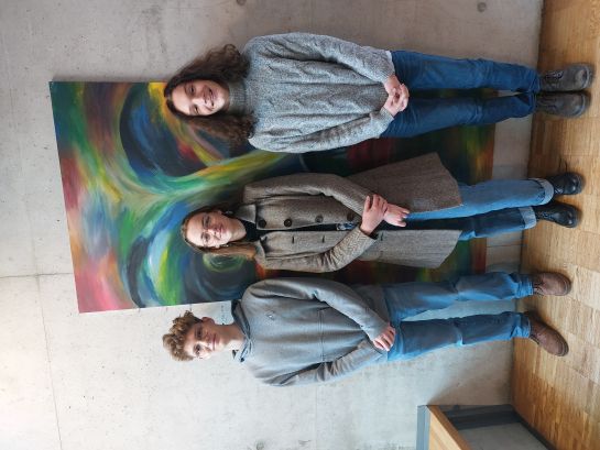 Gratulation! Die neuen SchülersprecherInnen: 1. Schülersprecher: Lucien Merk (Q11) 2. Schülersprecher: Valerie Wiesner (10a) 3. Schülersprecher: Leopold Maćków (10a) © MeBe Gratulation! Die neuen SchülersprecherInnen: 1. Schülersprecher: Lucien Merk (Q11) 2. Schülersprecher: Valerie Wiesner (10a) 3. Schülersprecher: Leopold Maćków (10a)