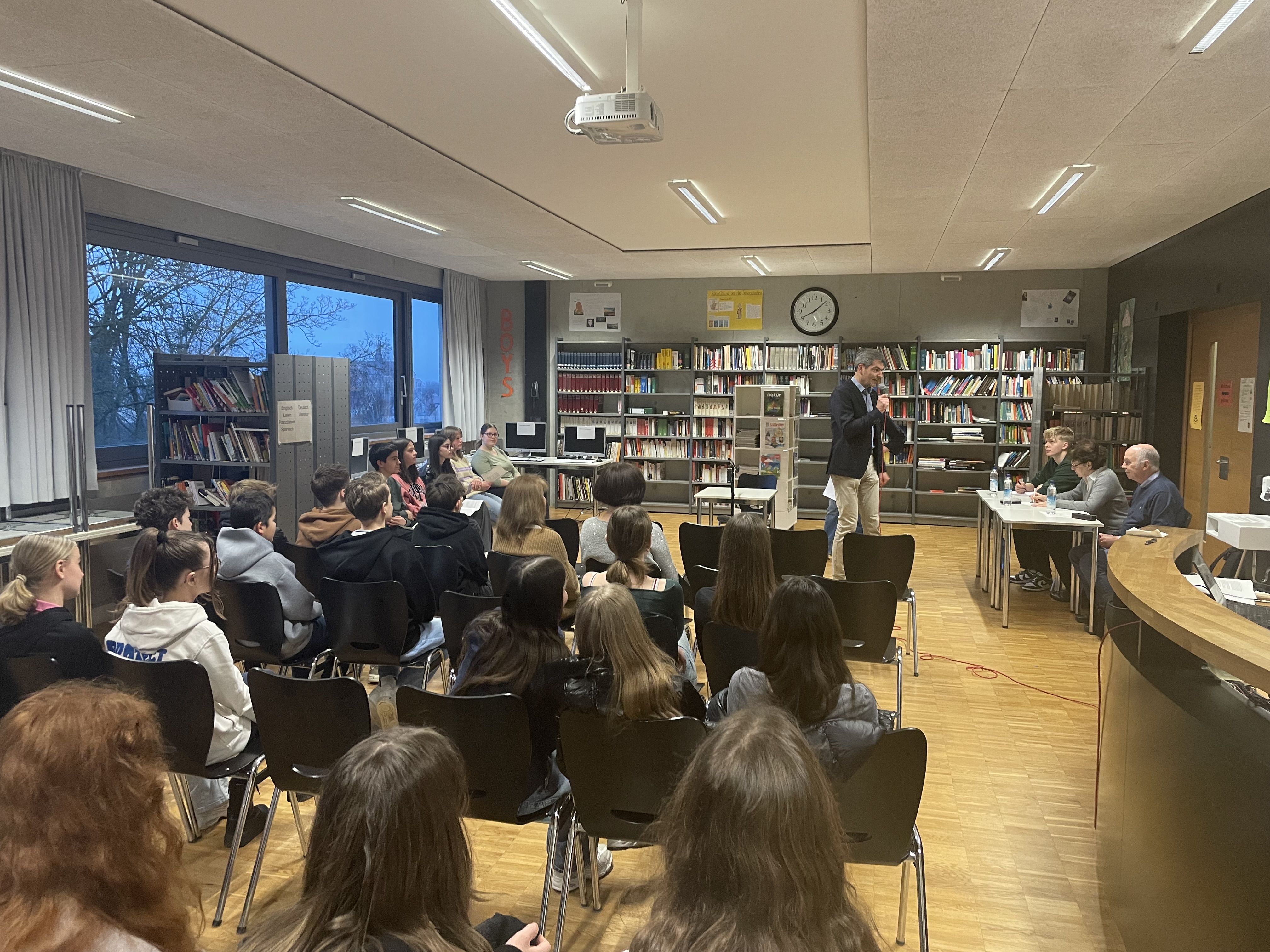 Begrüßung durch den Schulleiter
