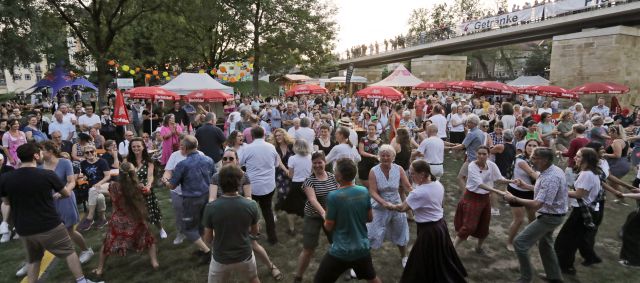 Fotografie - Menschen  beim Bürgerfest