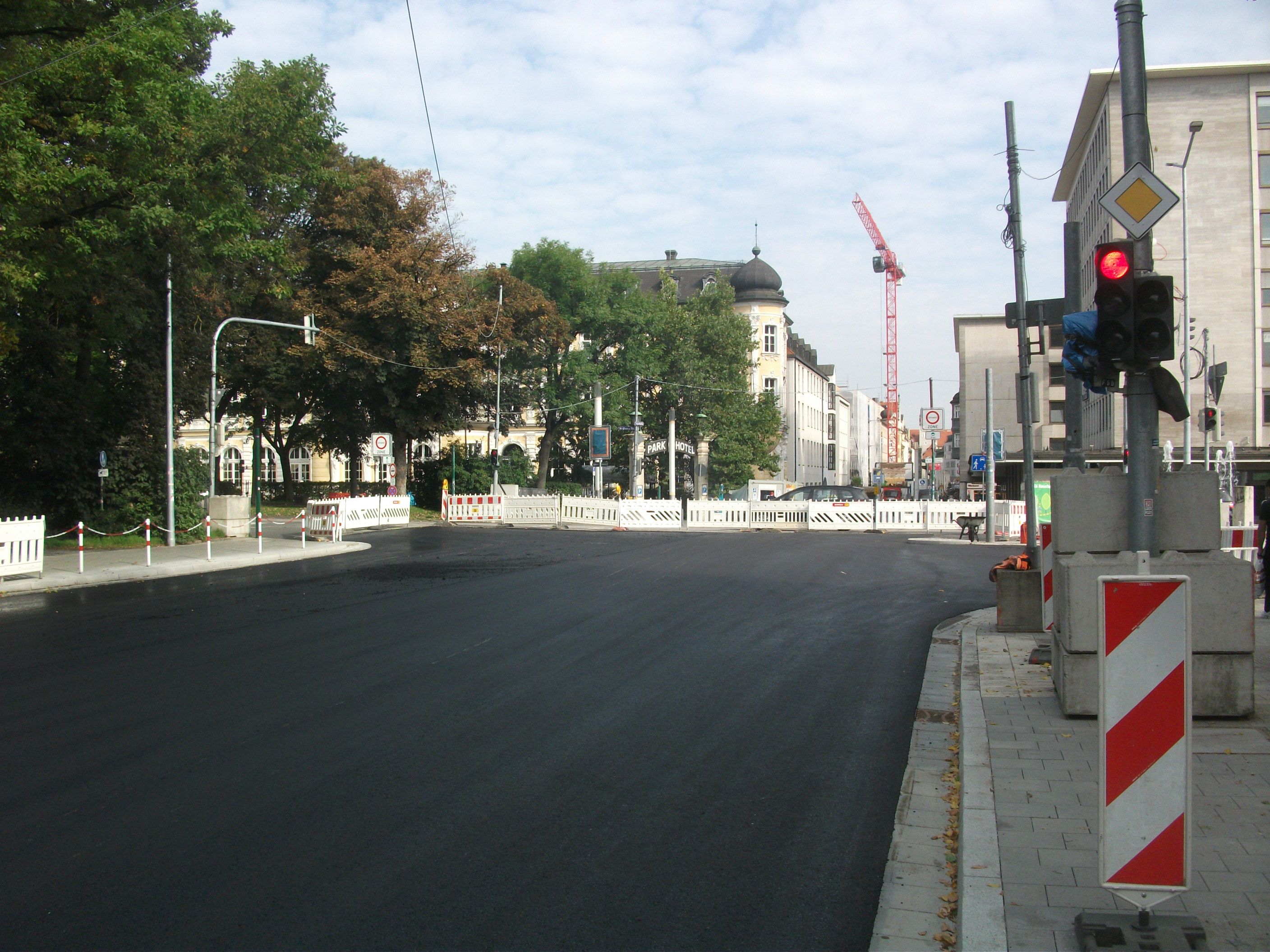 Sperrung der Maximilianstraße aufgrund von Asphaltierungsarbeiten