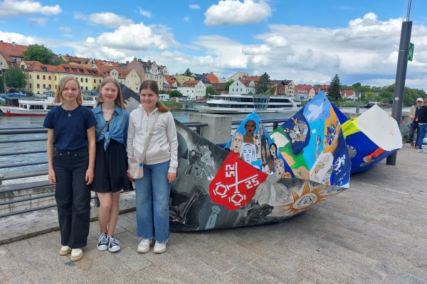 Jule, Juliane, Ida (7b) vertraten unsere Schülerschaft für den Fernsehsender TVA