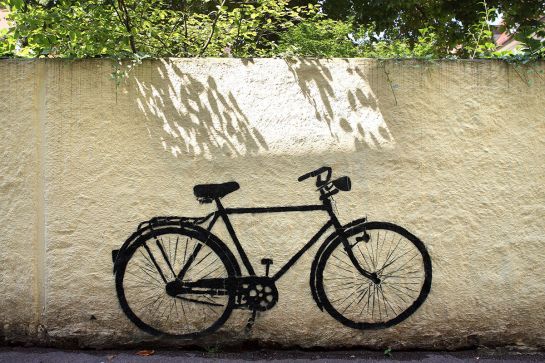 Siegel "Fahrradfreundliche Kommune" - Fahrrad lehnt an einer Mauer (C) Bilddokumentation, Stadt Regensburg