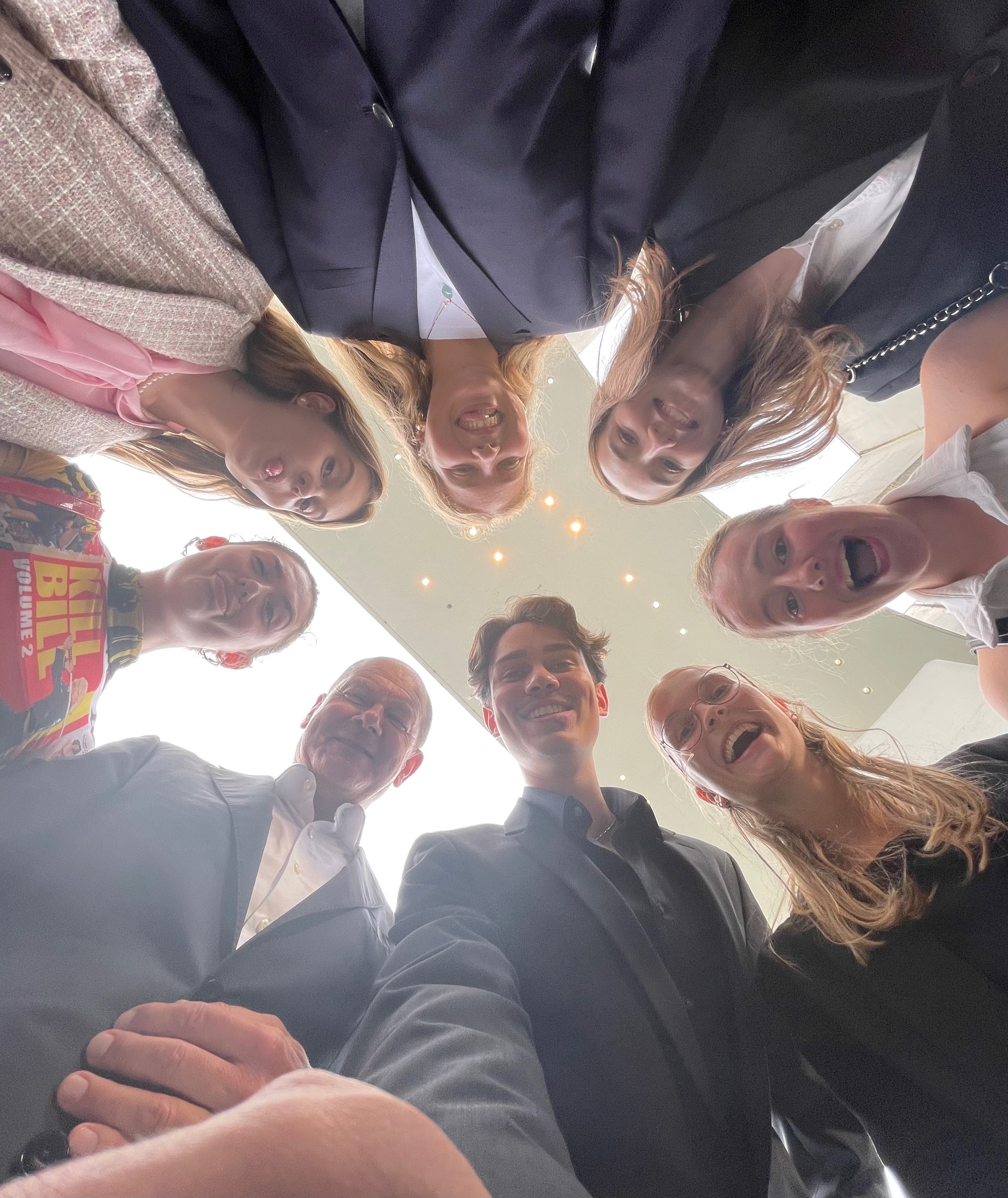 Bundeskanzler Olaf Scholz mit der Delegation des VMG Foto Blickkontakt Justus Schlingensiepen
