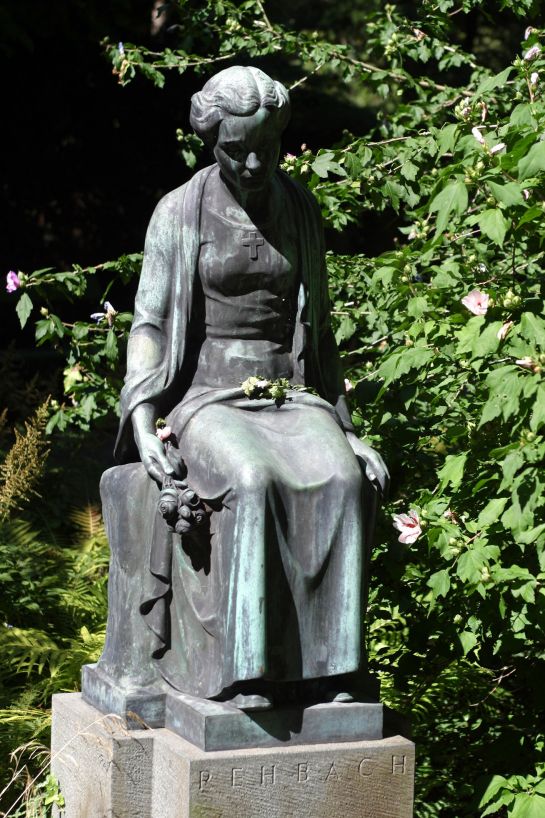 Fotografie: Bronzefigur einer Frau