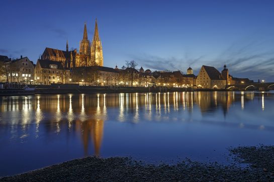 Fotografie: Blick auf die beleuchtete Altstadt