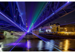 Fotografie: Beleuchtete Železniční-Brücke (C) Bilddokumentation Stadt Regensburg