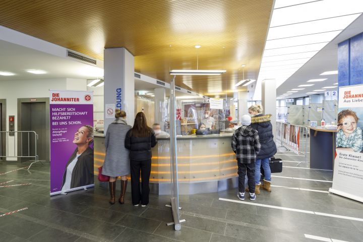 Fotografie: Raum des Impf- und Testzentrums in der Greflingerstraße (C) Bilddokumentation Stadt Regensburg Bilanz Impf- und Testzentrum - Greflingerstraße