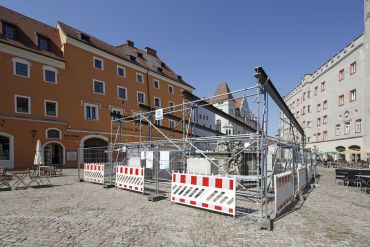 Am Justitiabrunnen laufen derzeit die Arbeiten. (C) Bilddokumentation Stadt Regensburg Neues Leben für historische Brunnen - Justitiabrunnen