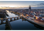 Fotografie - Luftaufnahme mit Blick über die Altstadt, Donau und Steinerner Brücke