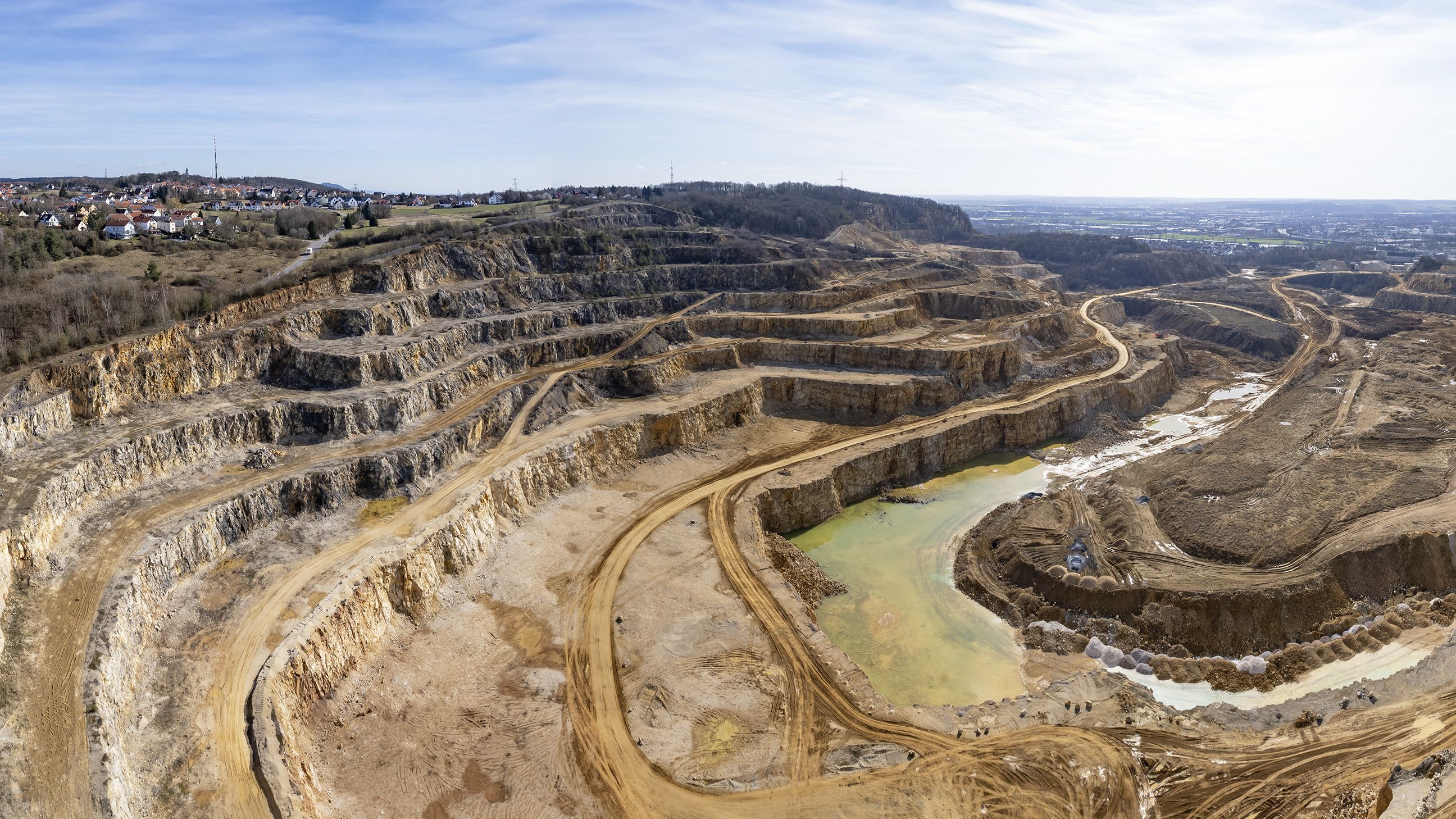 Fotografie: Drohnenaufnahme des Steinbruchs im Stadtteil Brandlberg – Keilberg