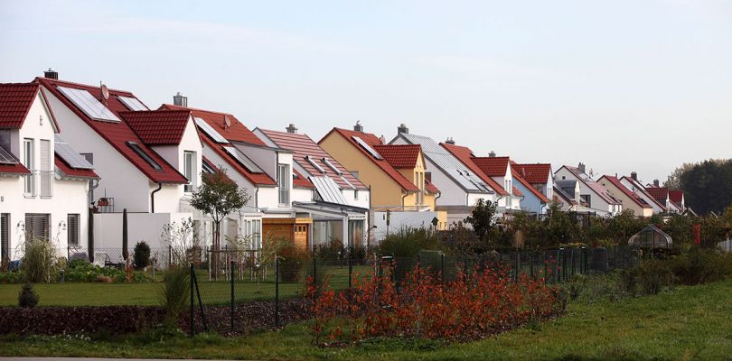 Themenbild Privates Bauen und Wohnen - Fotografie - Private Wohnhäuser mit Gärten