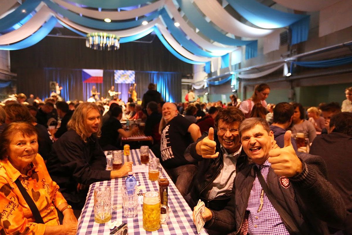 Kultur - Treffpunkt-Festival - Bayerisches Festzelt