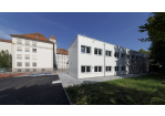 Sicht von Außen auf den Modulbau der Pestalozzi Mittelschule 