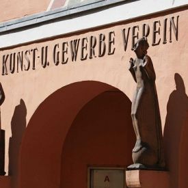 Eingangsportal Kunst- und Gewerbehaus Regensburg, Ludwigstraße 6