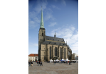 Fotografie: Die gotische St.-Bartholomäus-Kathedrale am Platz der Republik ist eines der berühmtesten Wahrzeichen Pilsens. Mit stolzen 102,26 Meter besitzt sie den höchsten Kirchturm Tschechiens.