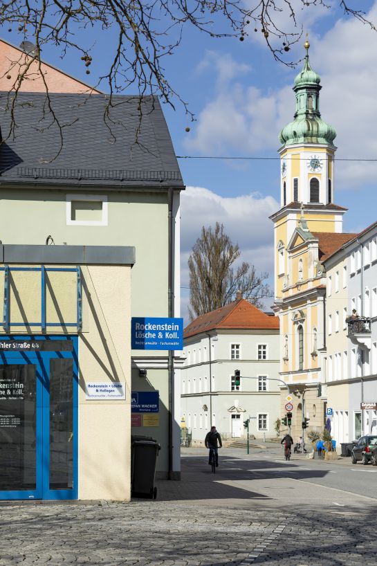 Fotografie: Marktplatz Kumpfmühl mit Theresienkirche