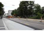 Fertigstellung der Borde für die Bushaltestellen in der Maximilianstraße West