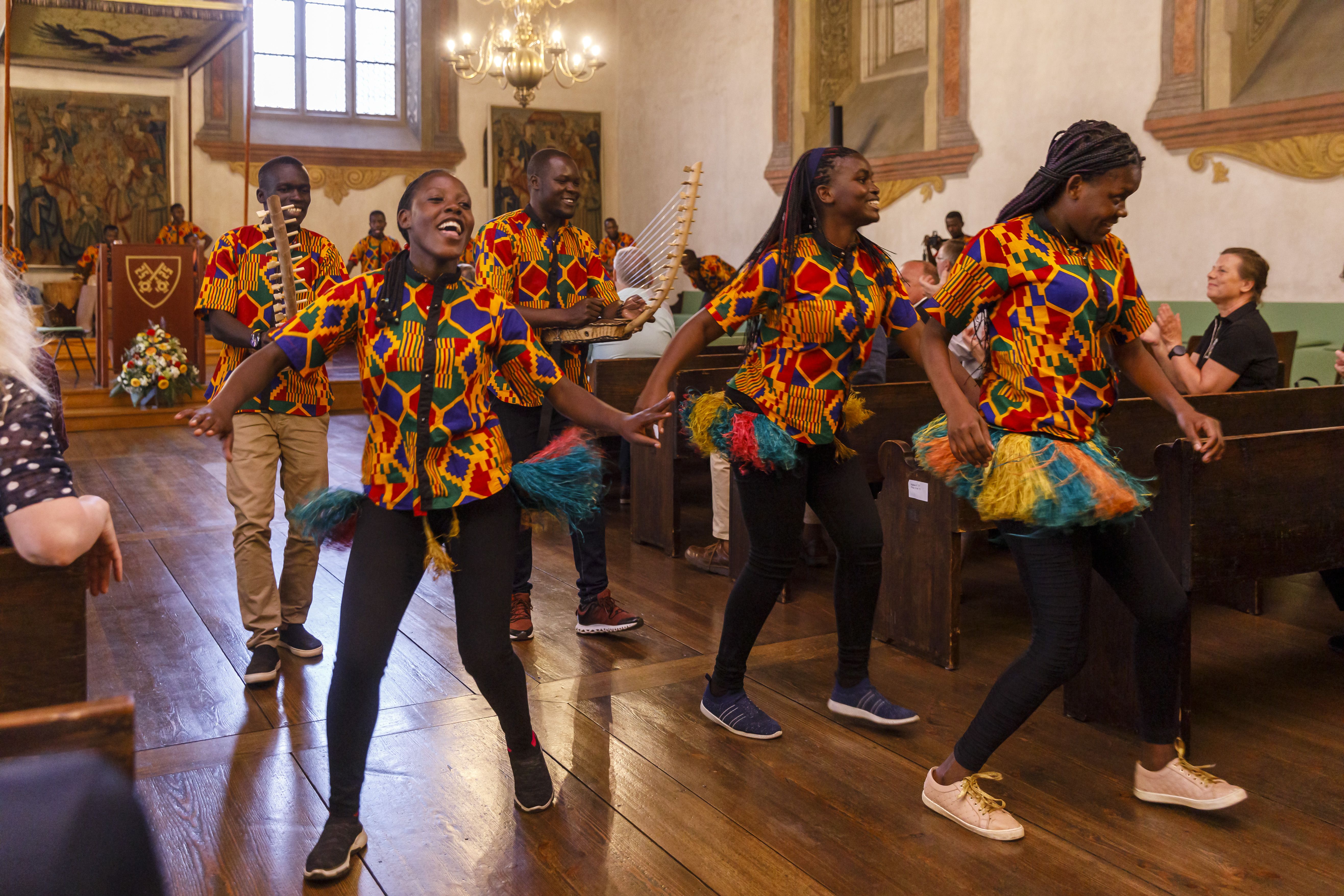 Fotografie: Die IMLS Chamuka Band tritt am 12. Mai bei der Tagung des Verbandes deutscher Musikschulen im Regensburger Reichssaal auf. 