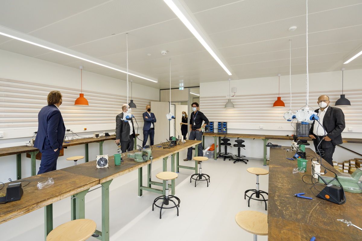 Fotografie: Besichtigung eines MINT-Lab-Labors