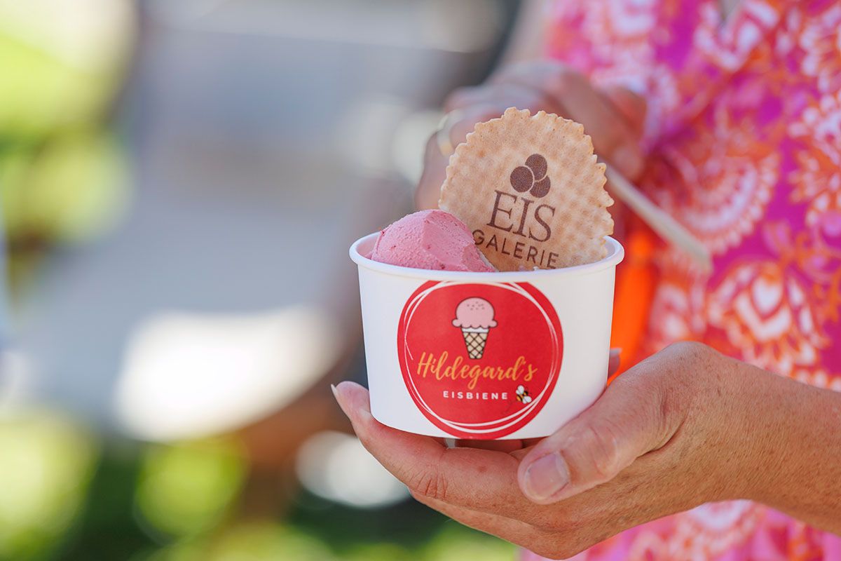 Fotografie - Eisbecher mit Waffel