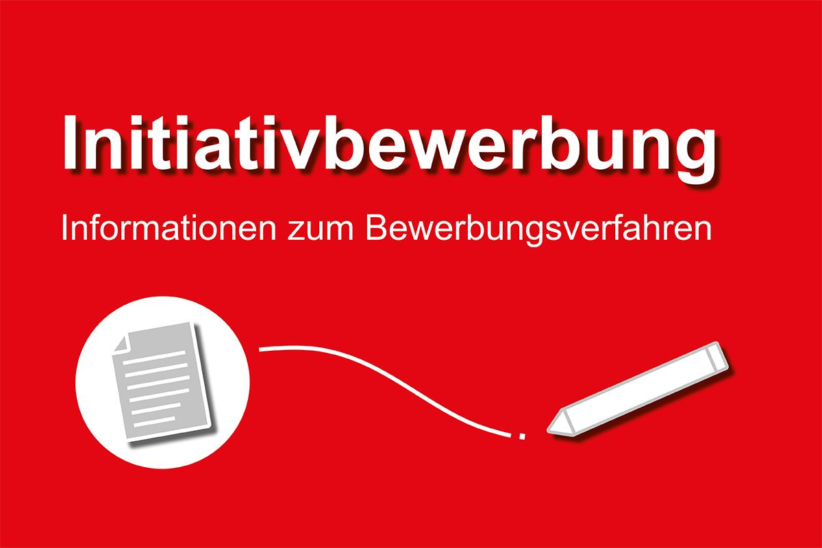 Grafik mit dem Text "Initiativbewerbung - Informationen zum Bewerbungsverfahren" in weißer Schrift auf rotem Hintergrund, linksbündig oben. Darunter Grafiken eines beschriebenen Briefes und eines Stiftes.